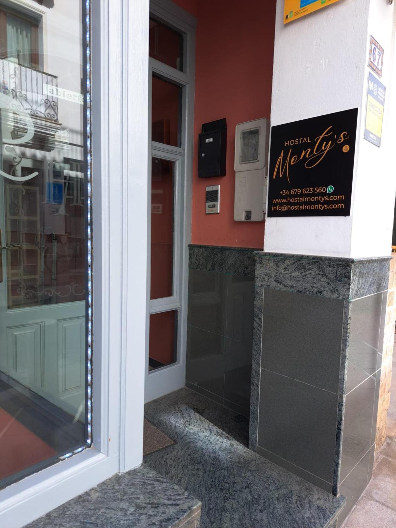 Hostal Montys Nerja Exteriér fotografie