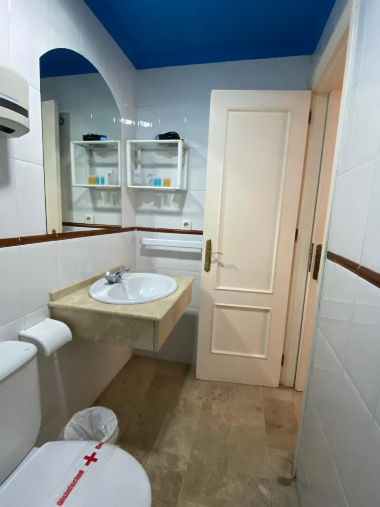 Hostal Montys Nerja Exteriér fotografie