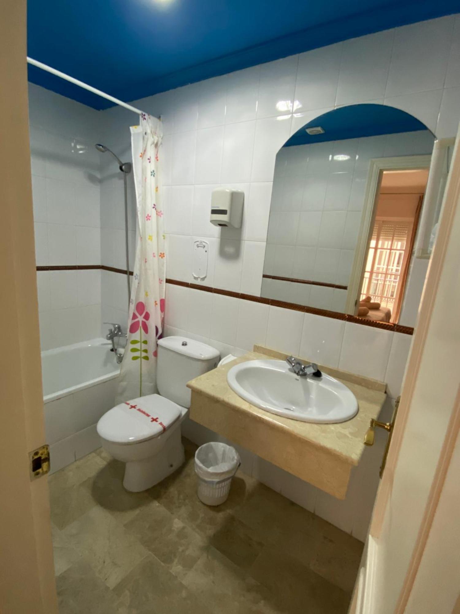 Hostal Montys Nerja Exteriér fotografie